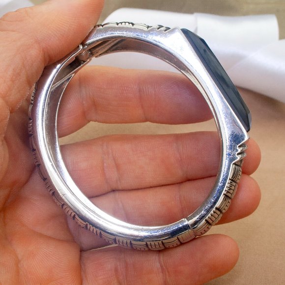 Stylish Bangle Bracelet, Vintage Unisex Metal Bracelet with Black Stone - Picture 4 of 7